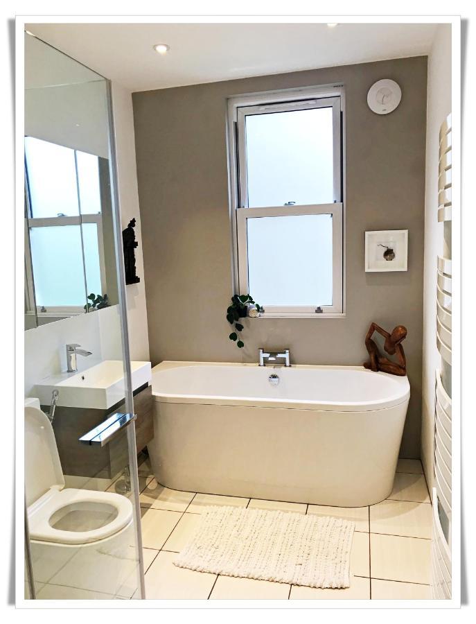 Spacious And Modern 2 Bedroom Flat Near The City Centre EDI Kültér fotó